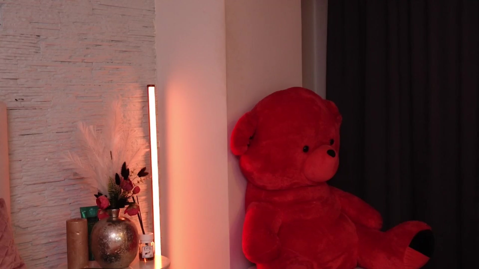Gallery image thumbnail from RachelS's myfreecams stream on, 02/02/2025, 13:37 image 11 of 20