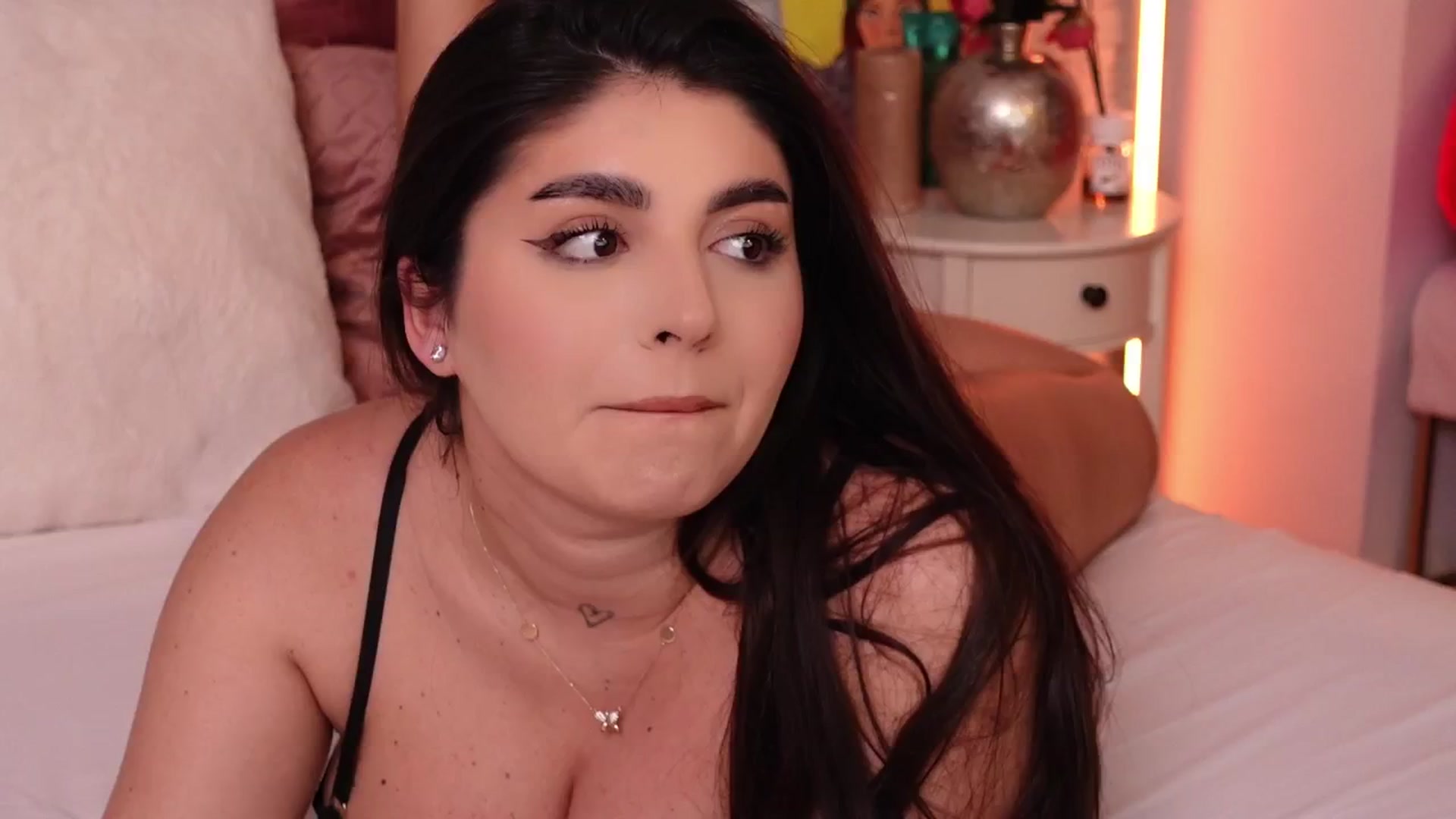 Gallery image thumbnail from RachelS's myfreecams stream on, 02/03/2025, 15:05 image 5 of 20