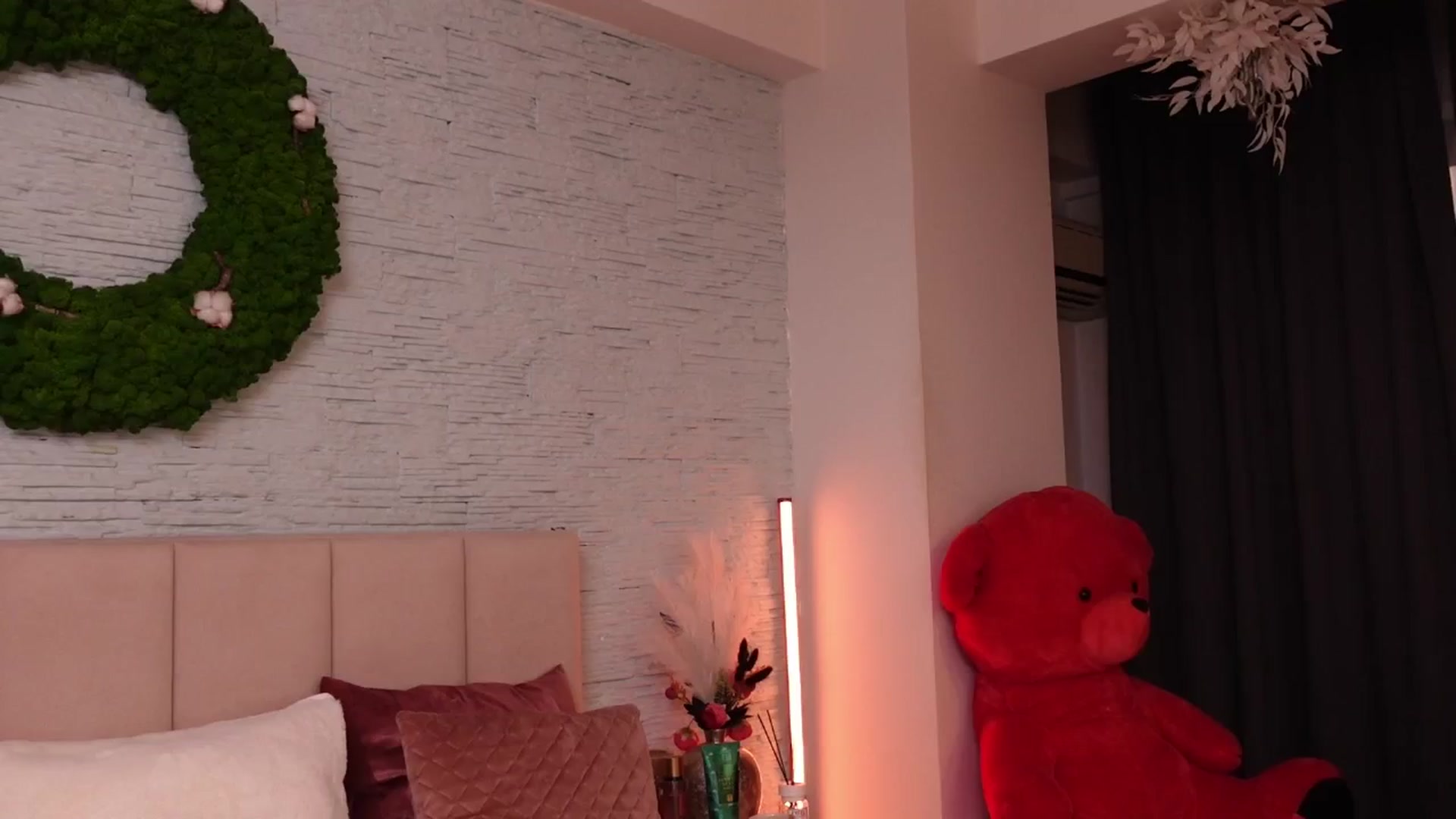 Gallery image thumbnail from RachelS's myfreecams stream on, 02/10/2025, 07:32 image 3 of 20