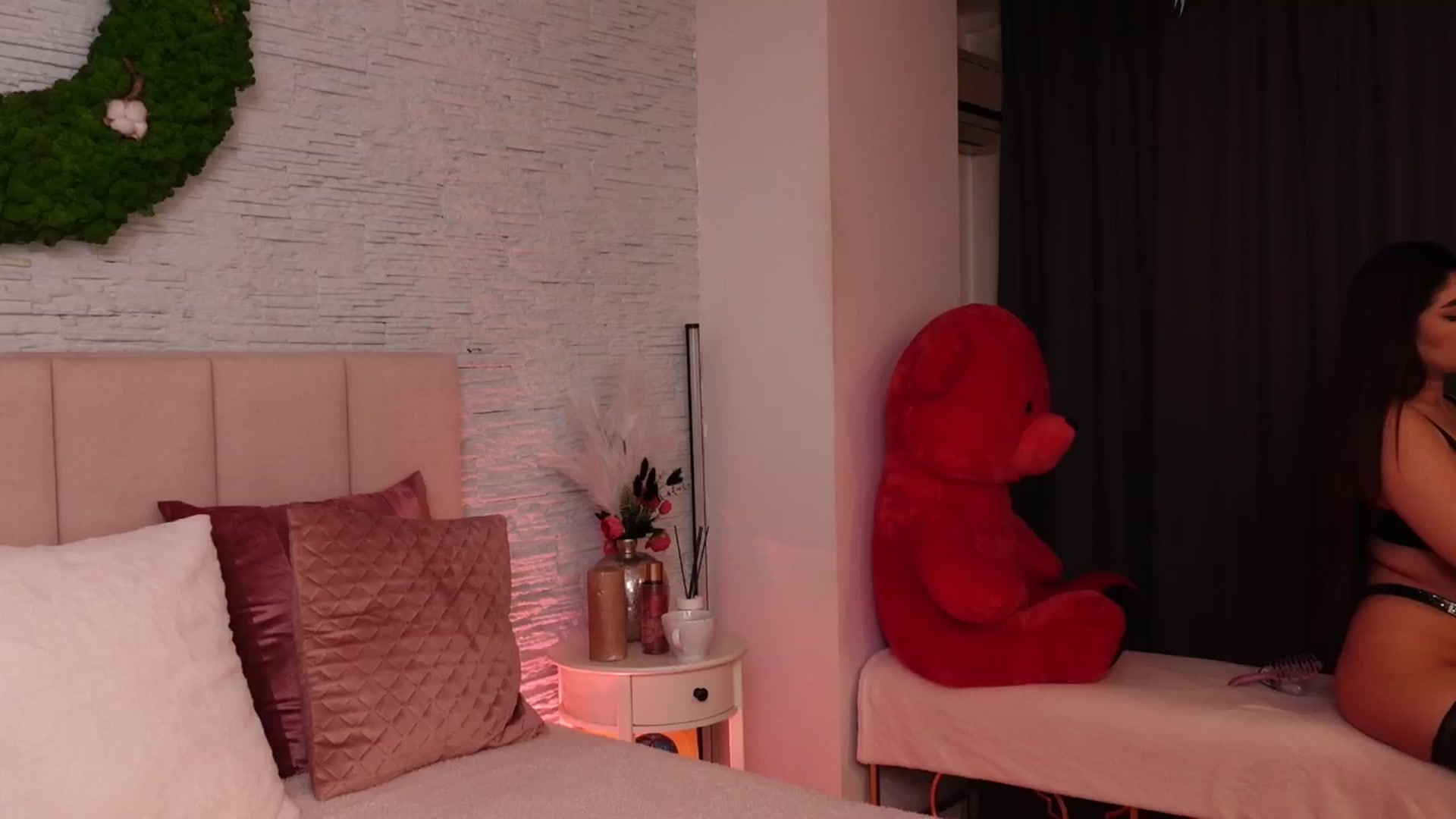 Gallery image thumbnail from RachelS's myfreecams stream on, 02/24/2025, 07:39 image 7 of 20