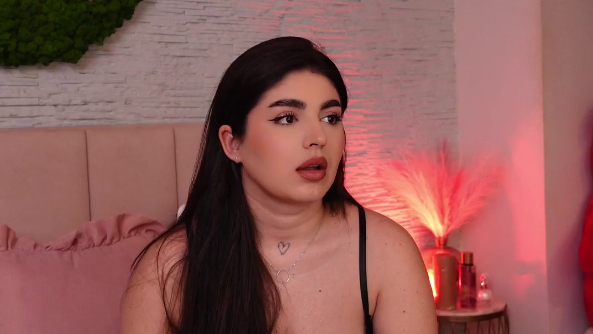 Gallery image thumbnail from RachelS's myfreecams stream on, 02/28/2025, 07:55 image 18 of 20