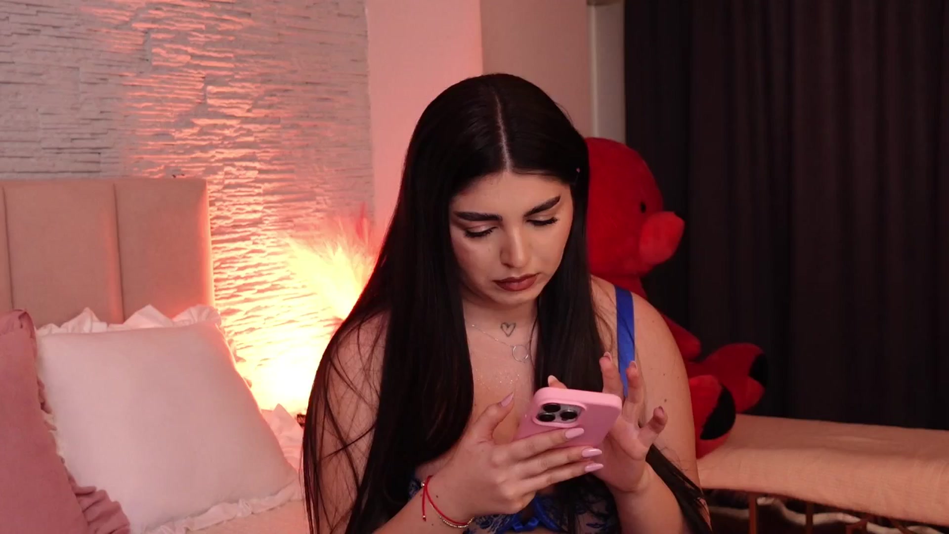 Gallery image thumbnail from RachelS's myfreecams stream on, 03/05/2025, 10:12 image 7 of 20