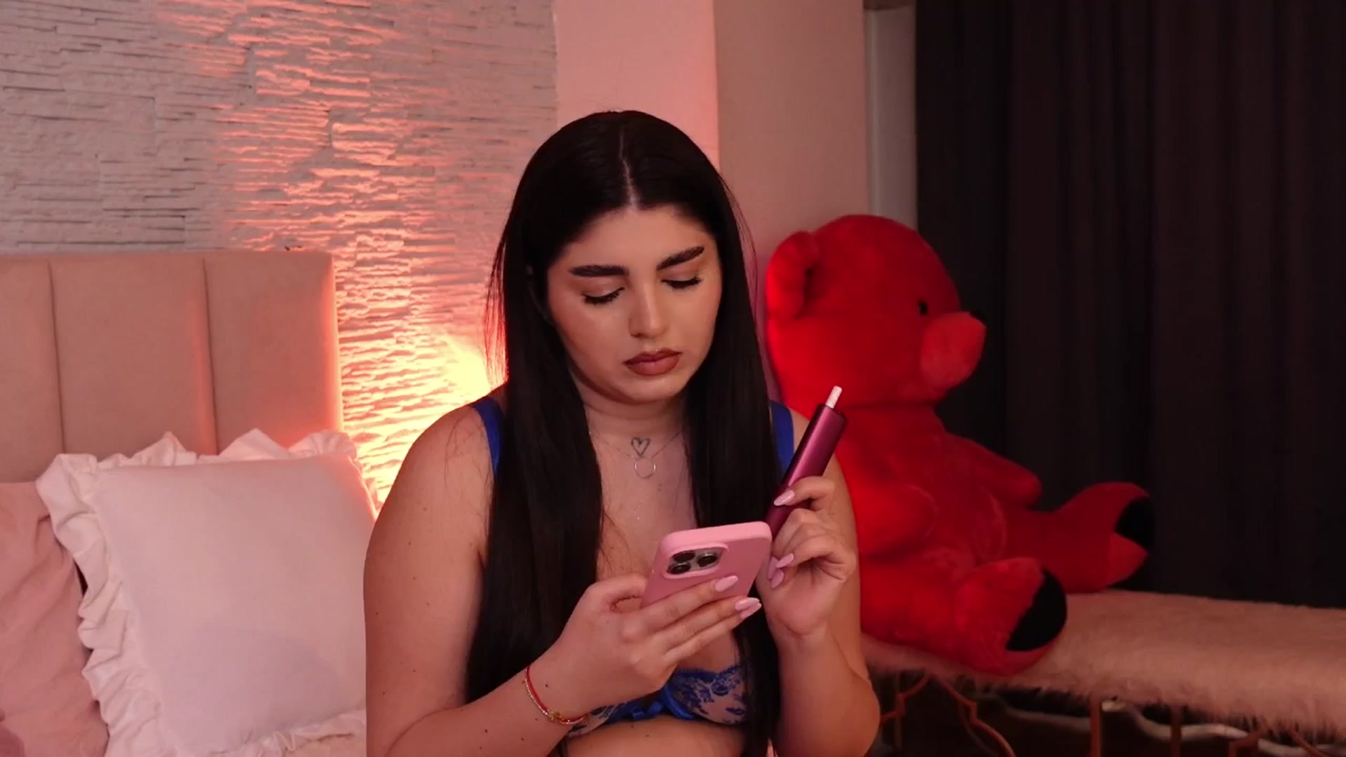 Gallery image thumbnail from RachelS's myfreecams stream on, 03/05/2025, 12:42 image 6 of 20