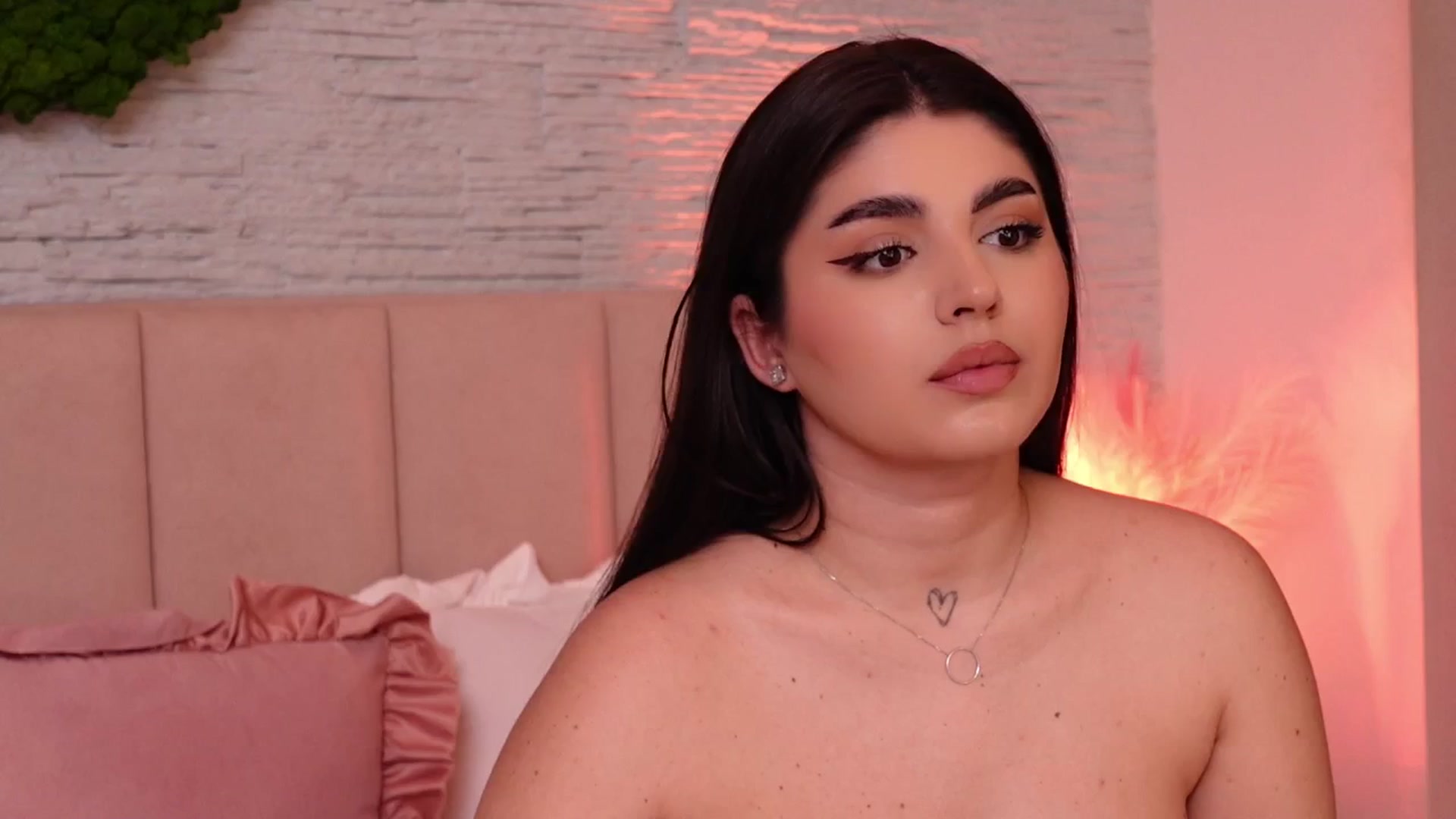 Gallery image thumbnail from RachelS's myfreecams stream on, 03/07/2025, 12:50 image 5 of 20