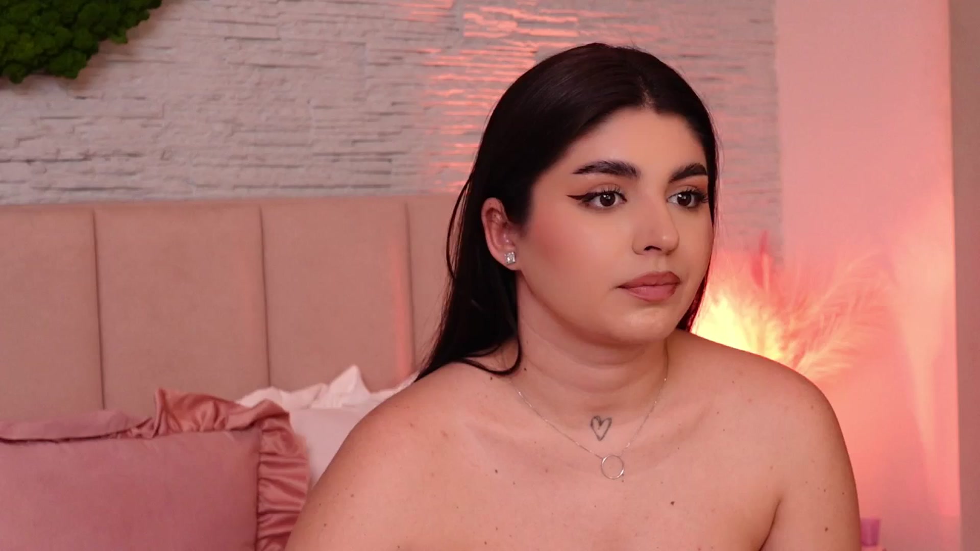 Gallery image thumbnail from RachelS's myfreecams stream on, 03/07/2025, 12:50 image 3 of 20