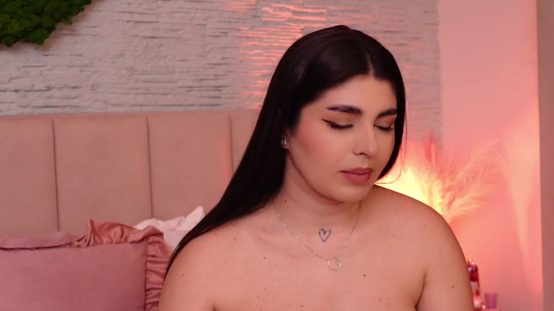 Gallery image thumbnail from RachelS's myfreecams stream on, 03/07/2025, 12:50 image 13 of 20