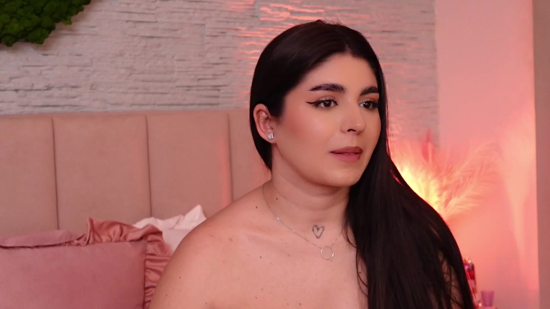 Gallery image thumbnail from RachelS's myfreecams stream on, 03/07/2025, 12:50 image 8 of 20