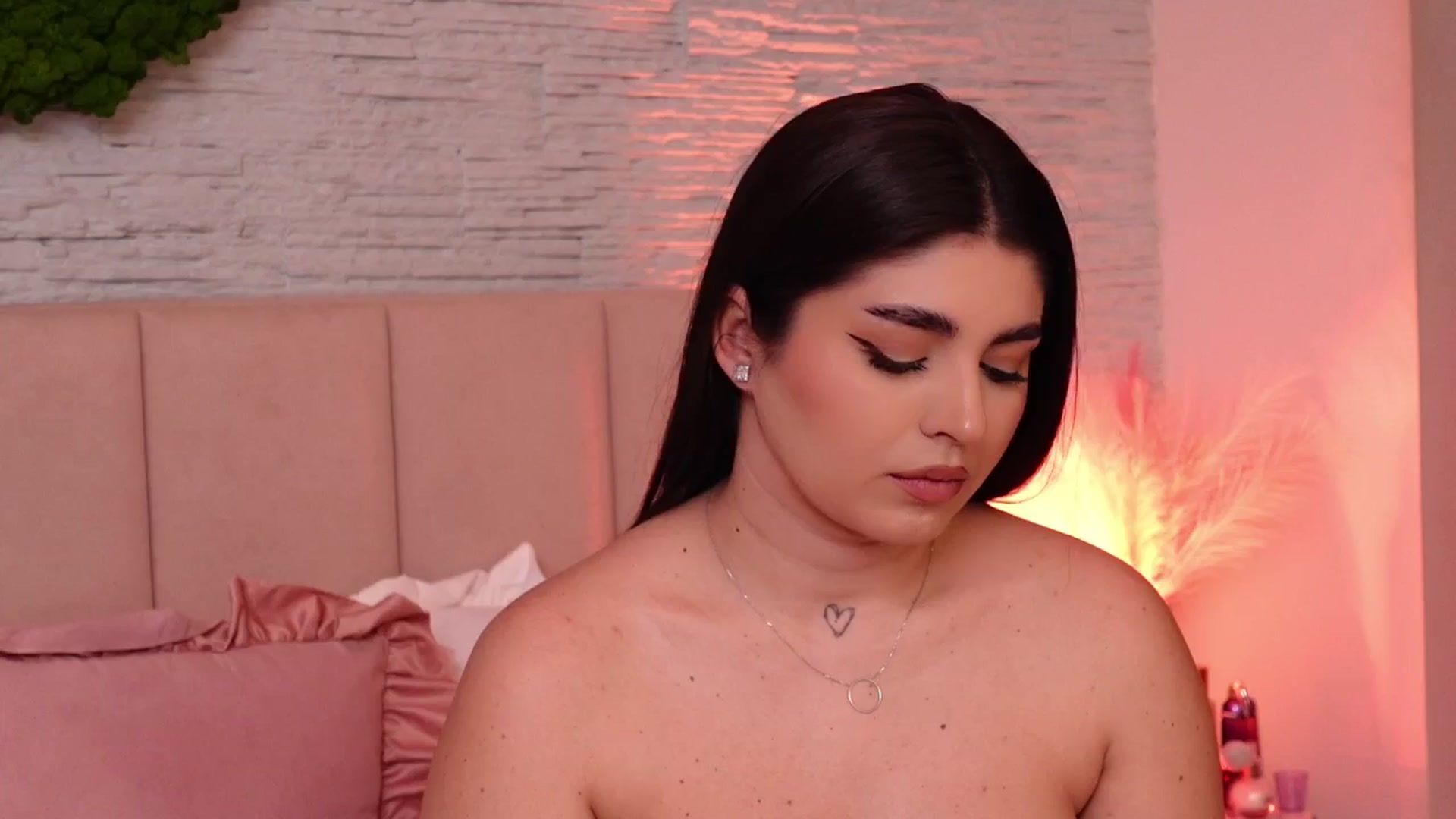 Gallery image thumbnail from RachelS's myfreecams stream on, 03/07/2025, 12:50 image 14 of 20