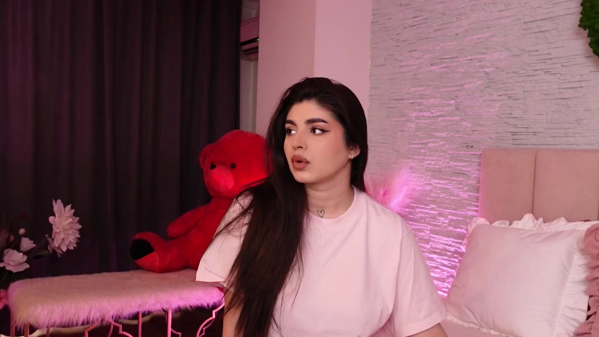 Gallery image thumbnail from RachelS's myfreecams stream on, 03/26/2025, 06:03 image 2 of 20