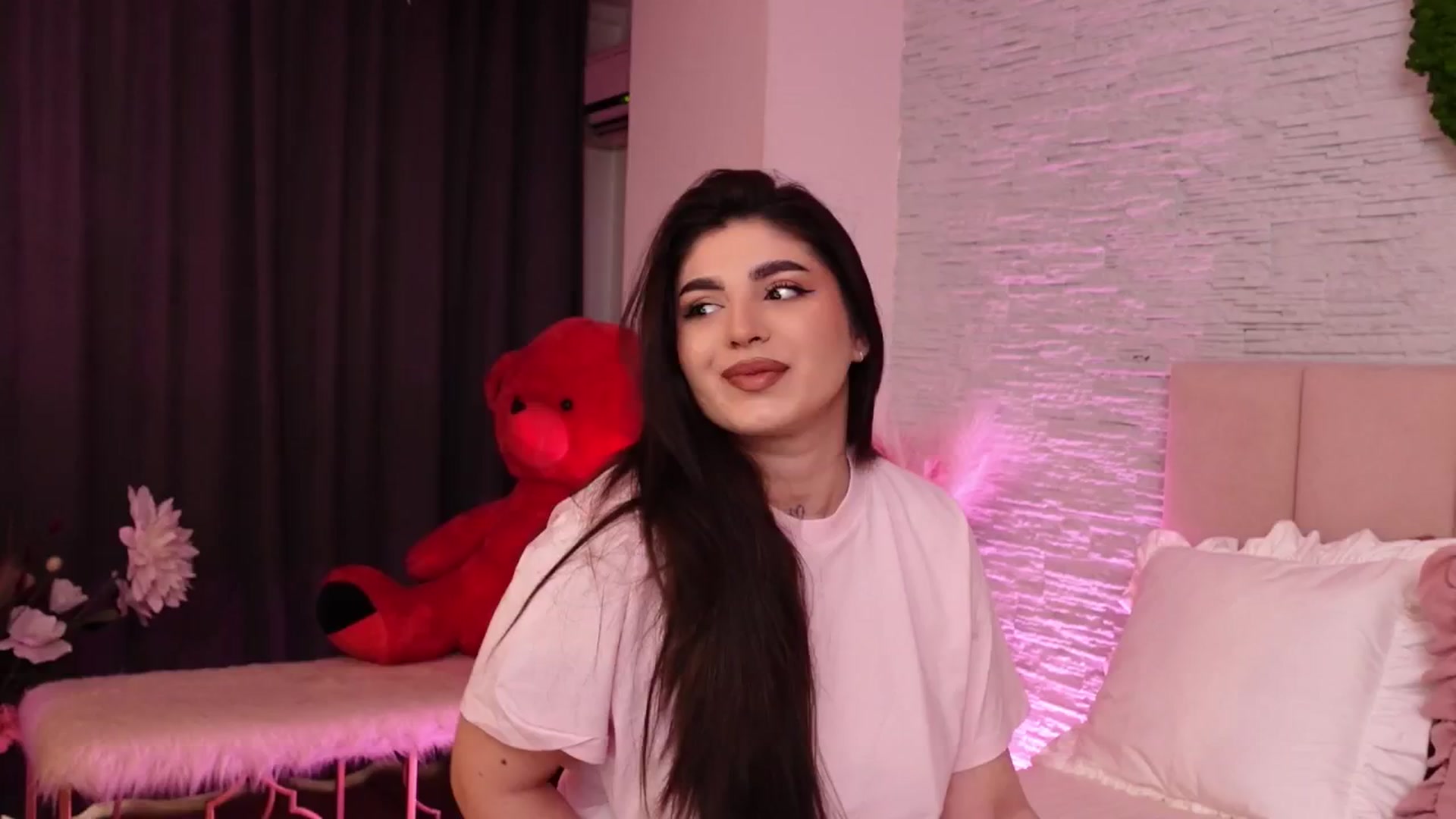 Gallery image thumbnail from RachelS's myfreecams stream on, 03/26/2025, 06:03 image 10 of 20