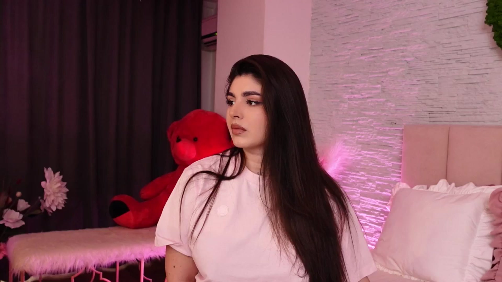 Gallery image thumbnail from RachelS's myfreecams stream on, 03/26/2025, 06:03 image 14 of 20