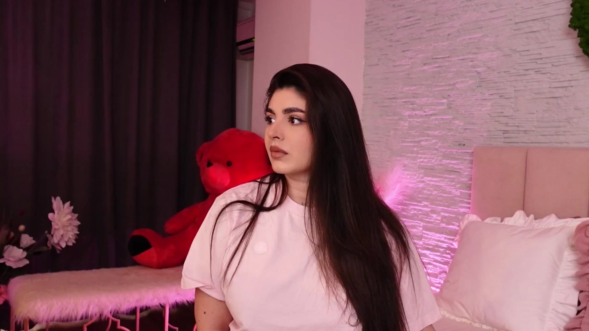 Gallery image thumbnail from RachelS's myfreecams stream on, 03/26/2025, 06:03 image 13 of 20