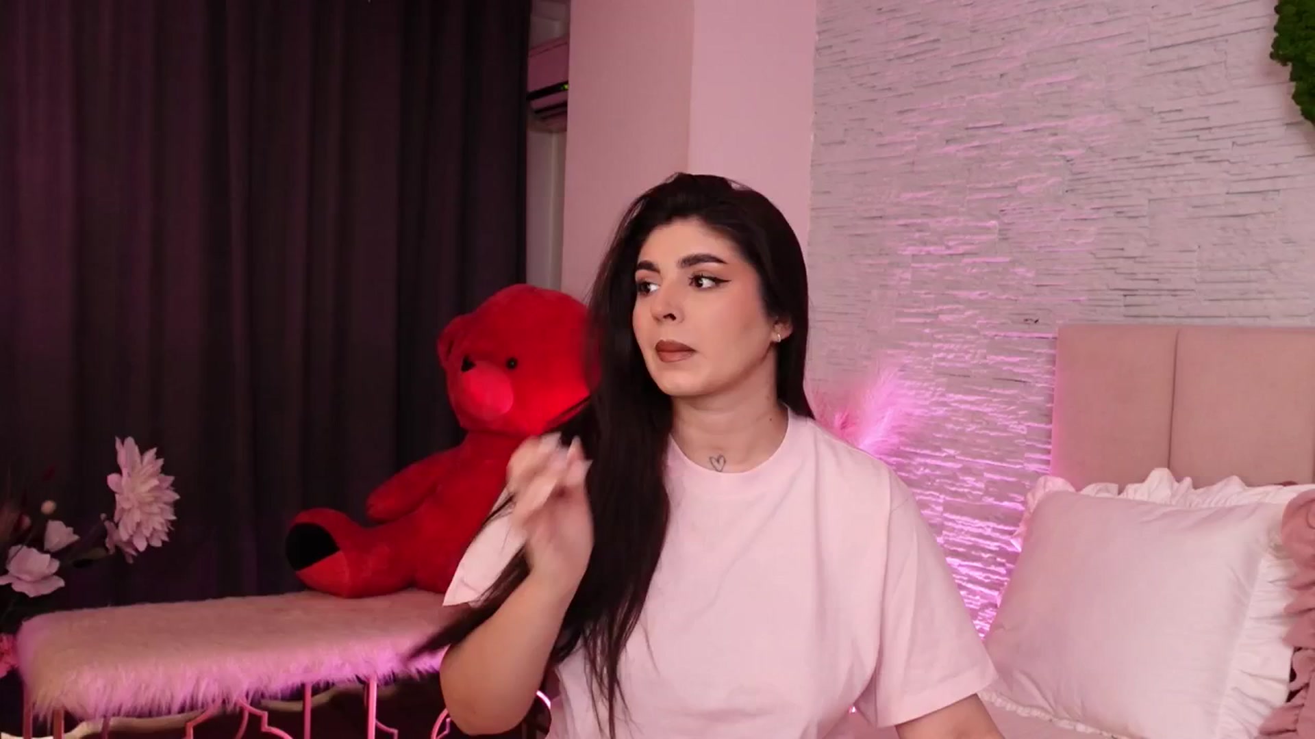 Gallery image thumbnail from RachelS's myfreecams stream on, 03/26/2025, 06:03 image 3 of 20