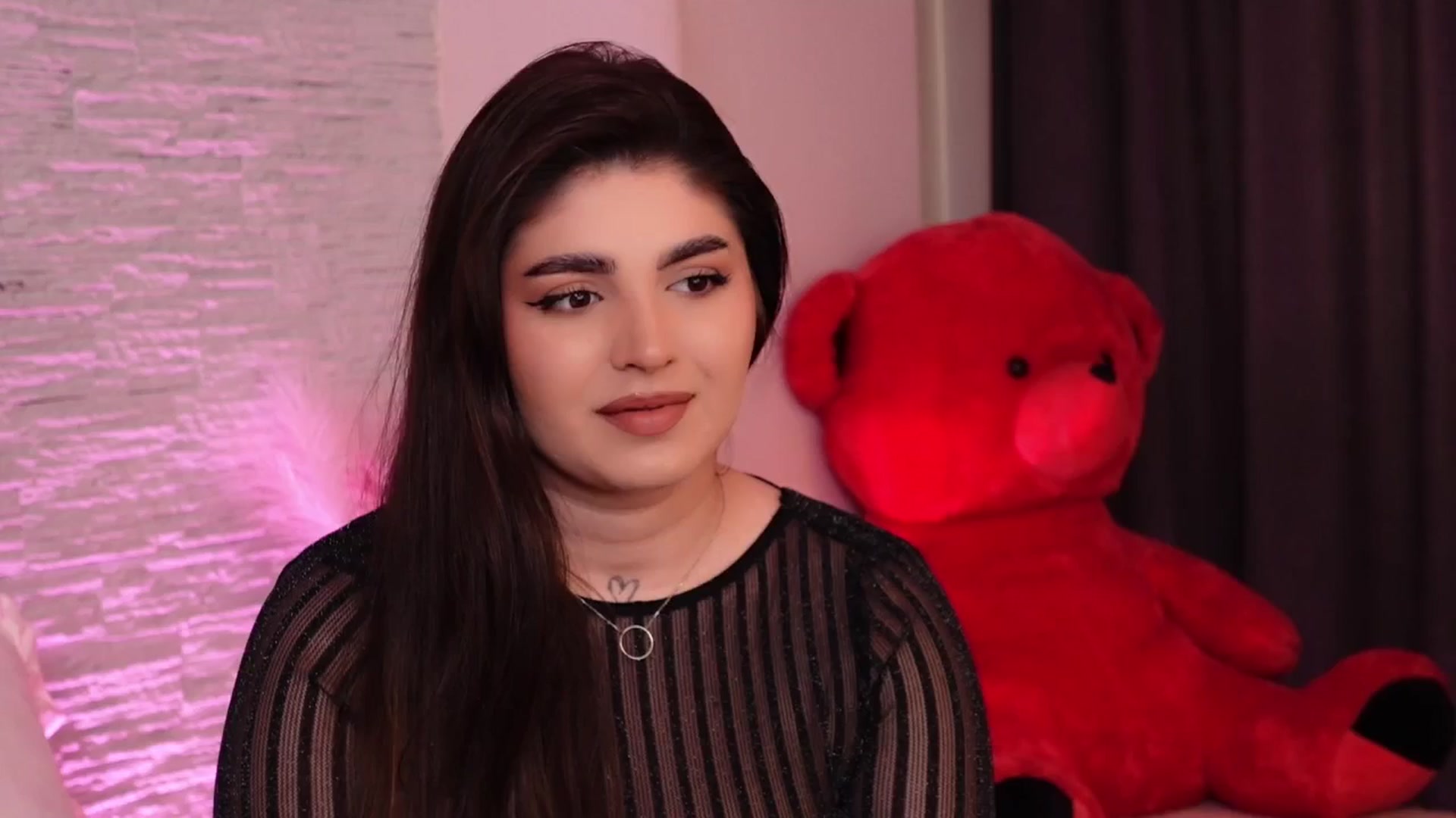 Gallery image thumbnail from RachelS's myfreecams stream on, 03/26/2025, 08:25 image 8 of 20