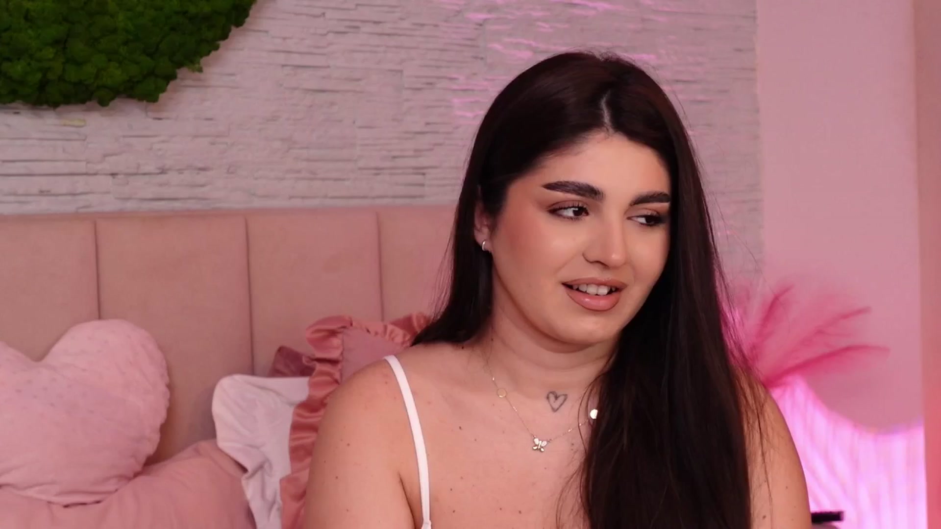 Gallery image thumbnail from RachelS's myfreecams stream on, 03/31/2025, 07:52 image 6 of 20