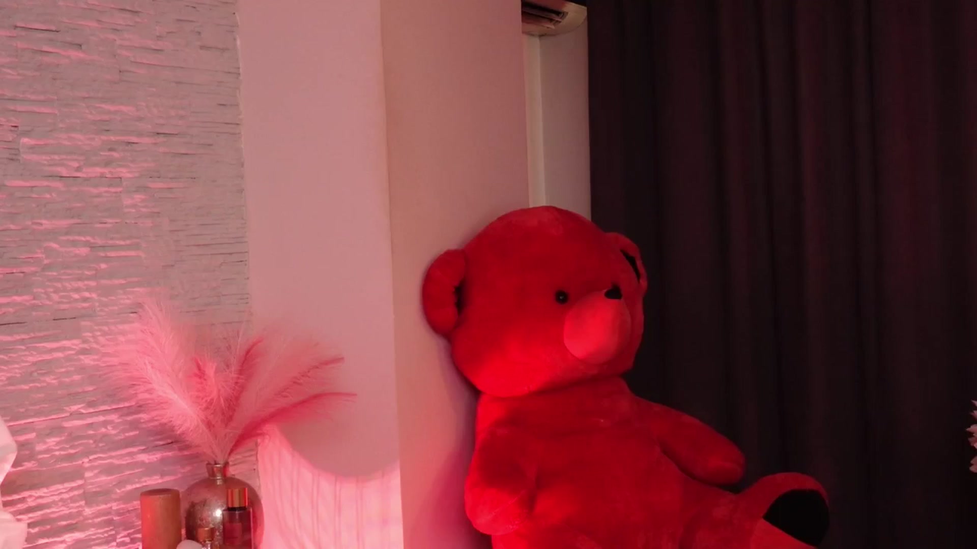 Gallery image thumbnail from RachelS's myfreecams stream on, 04/08/2025, 06:39 image 6 of 20