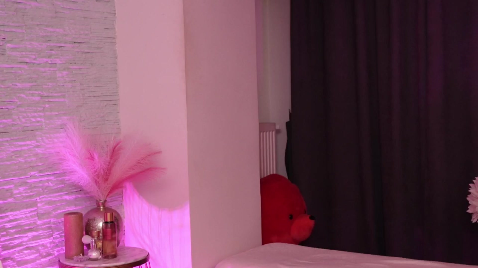 Gallery image thumbnail from RachelS's myfreecams stream on, 04/10/2025, 06:29 image 7 of 20