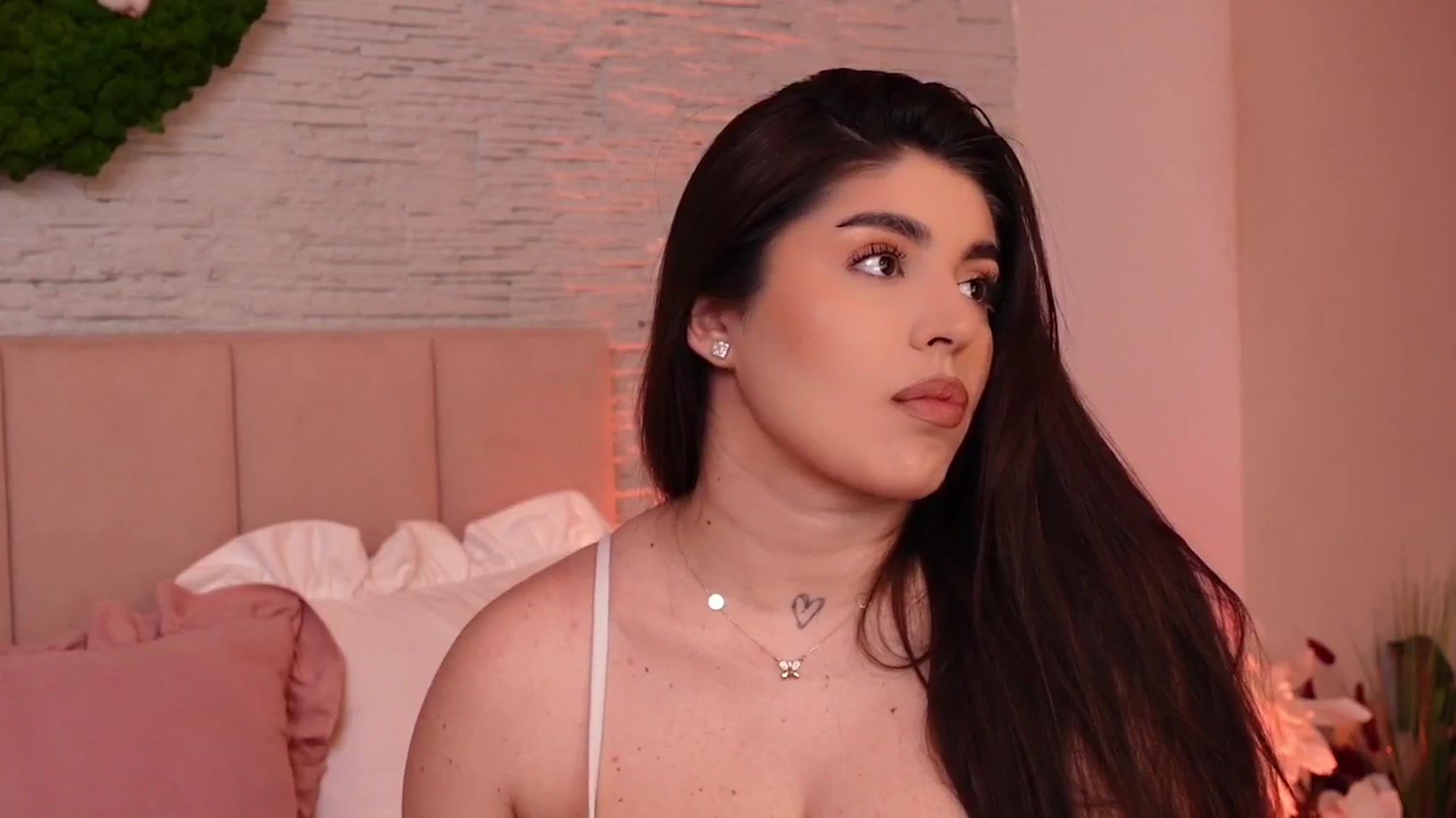 Gallery image thumbnail from RachelS's myfreecams stream on, 04/28/2025, 05:30 image 6 of 20