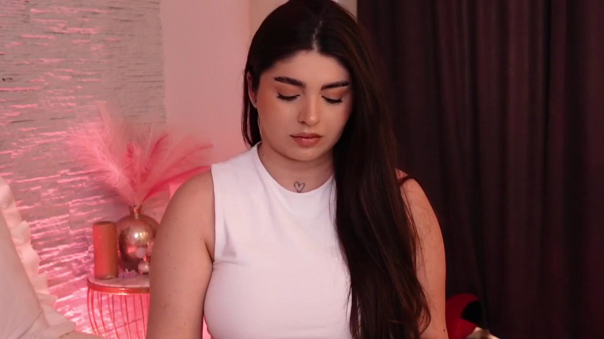 Gallery image thumbnail from RachelS's myfreecams stream on, 05/02/2025, 09:27 image 2 of 20