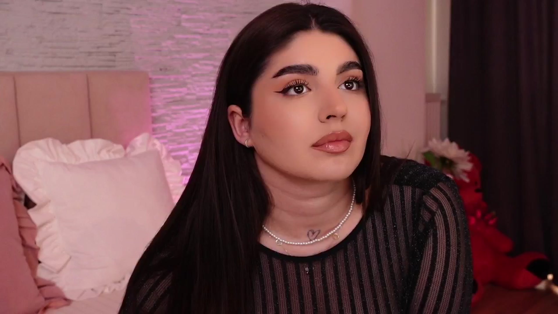 Gallery image thumbnail from RachelS's myfreecams stream on, 05/06/2025, 08:57 image 17 of 20