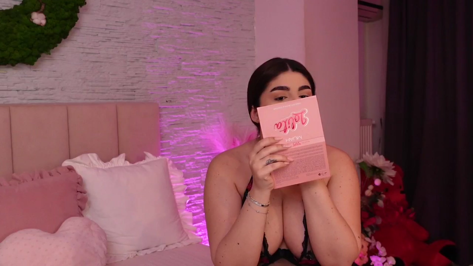Gallery image thumbnail from RachelS's myfreecams stream on, 05/09/2025, 04:20 image 2 of 20