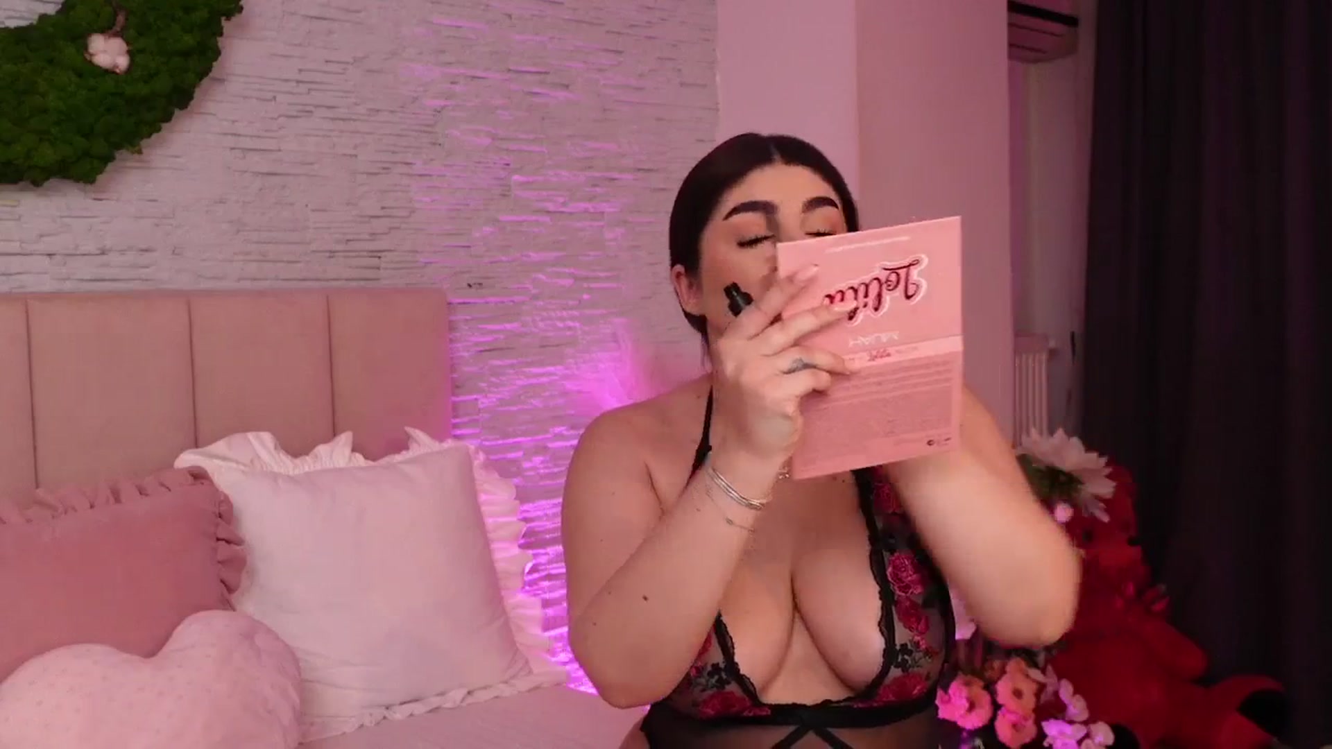 Gallery image thumbnail from RachelS's myfreecams stream on, 05/09/2025, 04:20 image 7 of 20