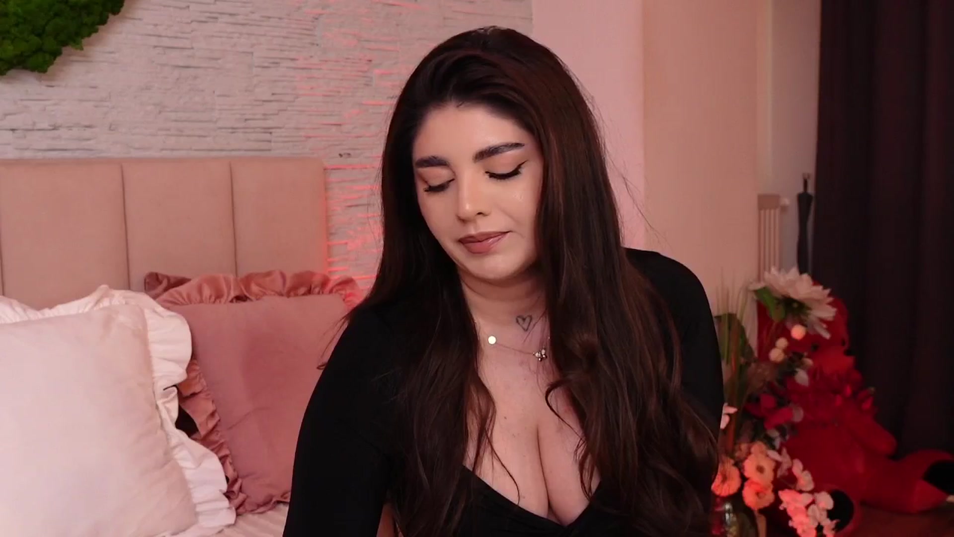 Gallery image thumbnail from RachelS's myfreecams stream on, 05/15/2025, 05:21 image 6 of 20