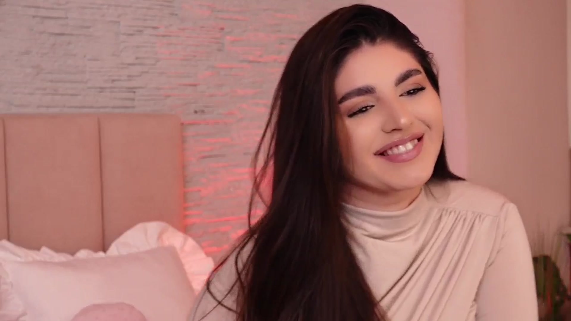 Gallery image thumbnail from RachelS's myfreecams stream on, 05/16/2025, 11:28 image 10 of 20