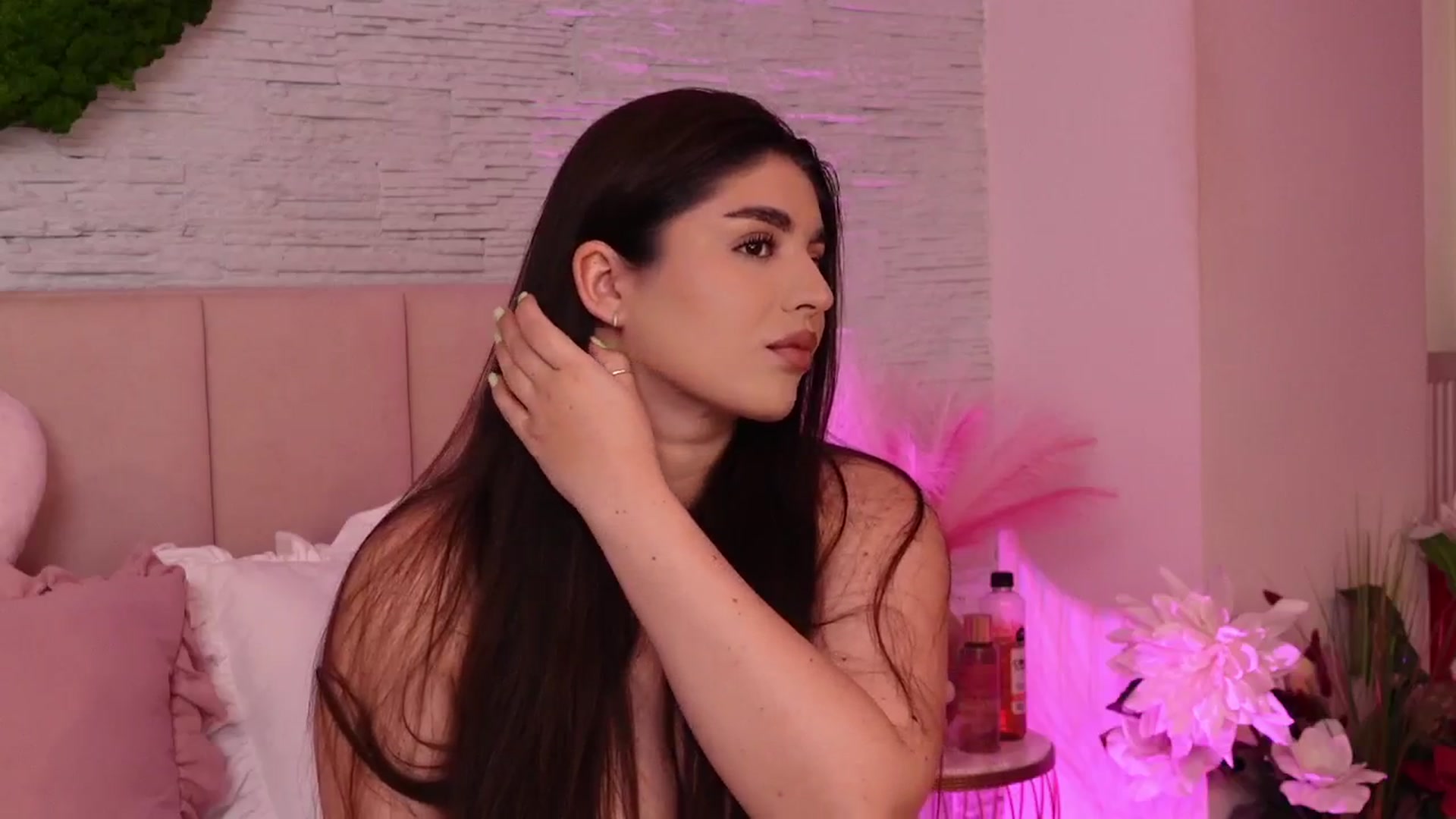 Gallery image thumbnail from RachelS's myfreecams stream on, 05/20/2025, 06:35 image 6 of 20