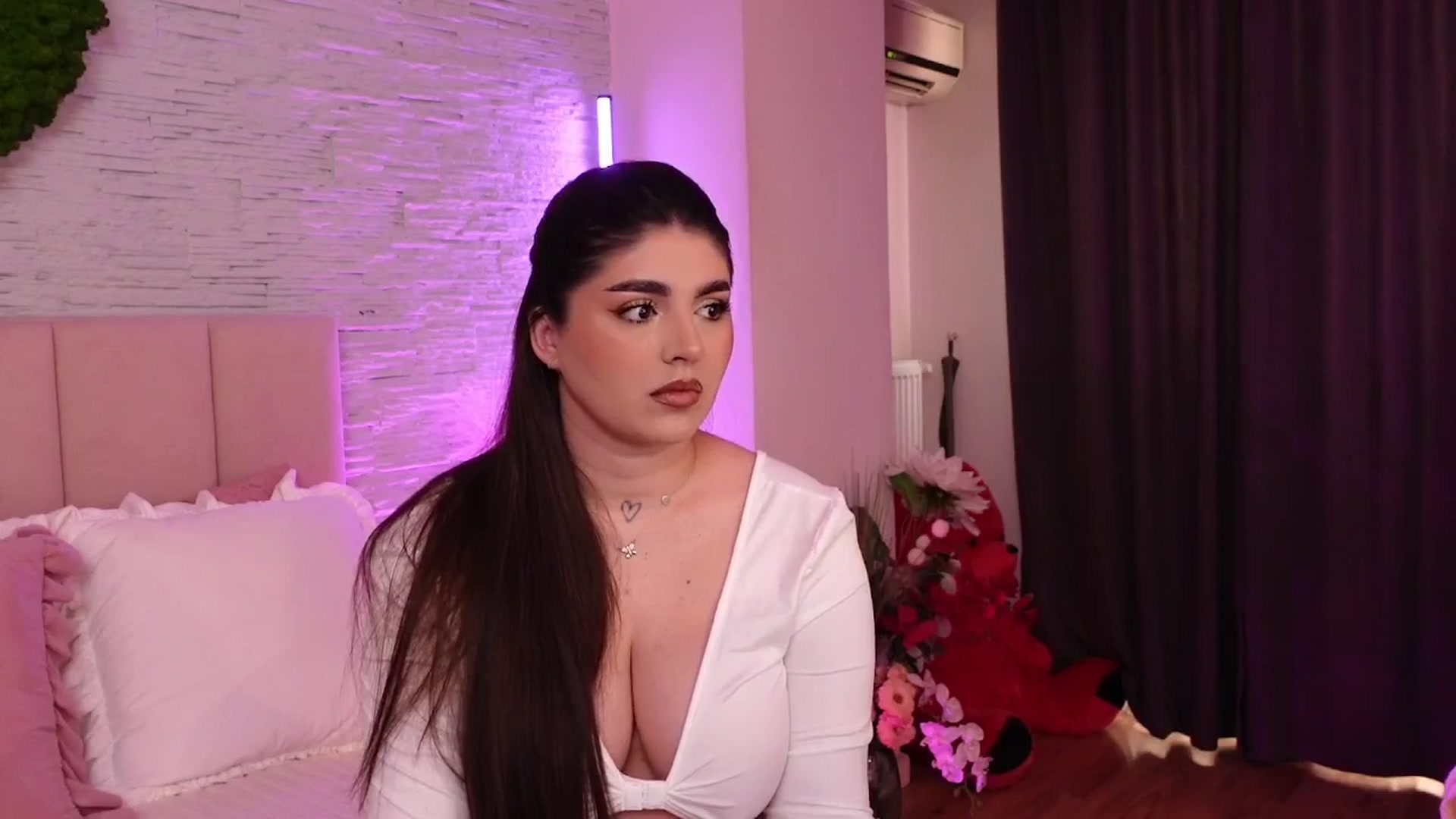 Gallery image thumbnail from RachelS's myfreecams stream on, 05/29/2025, 07:21 image 2 of 20