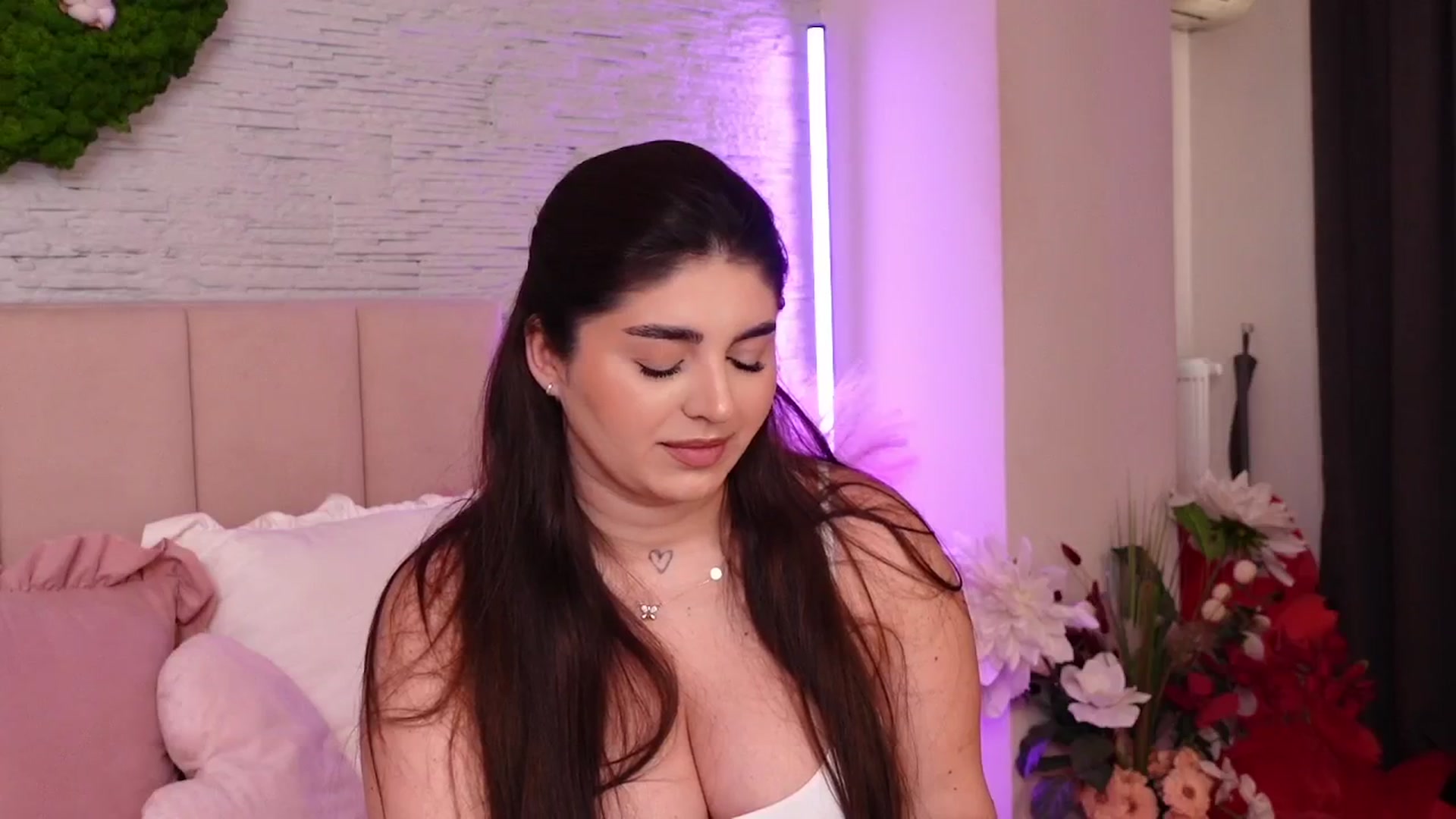 Gallery image thumbnail from RachelS's myfreecams stream on, 06/03/2025, 10:02 image 4 of 20