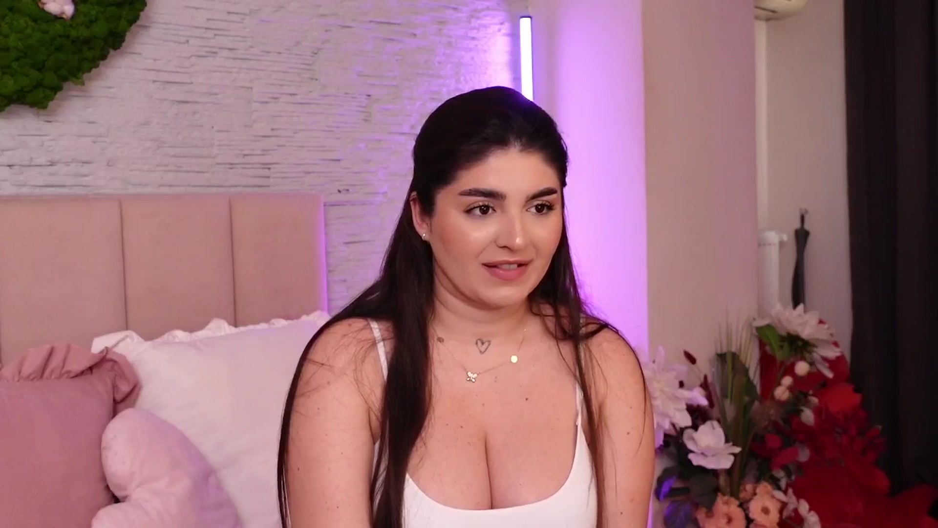 Gallery image thumbnail from RachelS's myfreecams stream on, 06/03/2025, 10:02 image 10 of 20