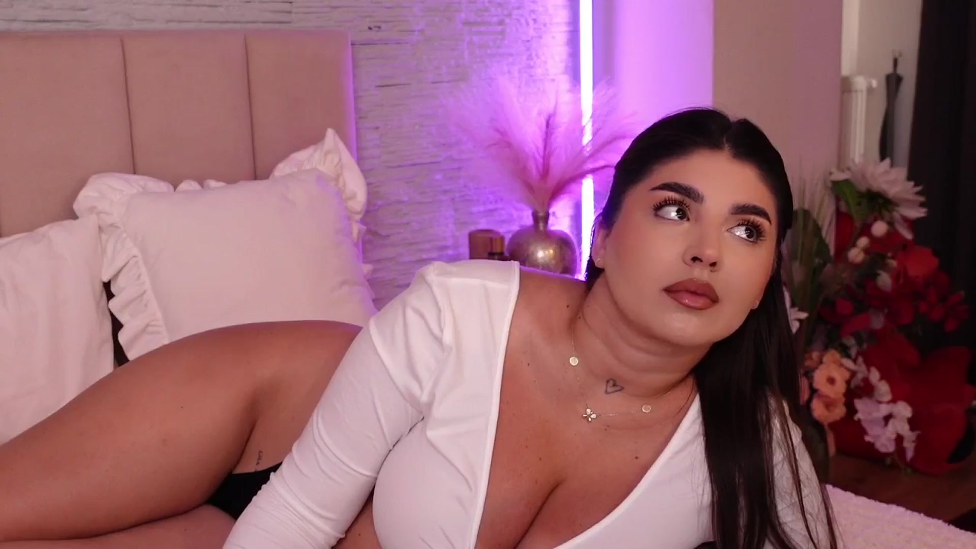 Gallery image thumbnail from RachelS's myfreecams stream on, 06/12/2025, 06:04 image 19 of 20