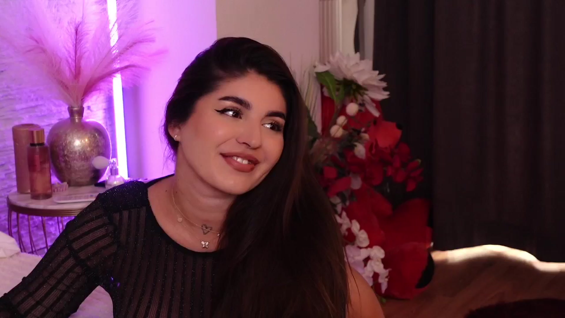 Gallery image thumbnail from RachelS's myfreecams stream on, 06/24/2025, 09:40 image 1 of 20