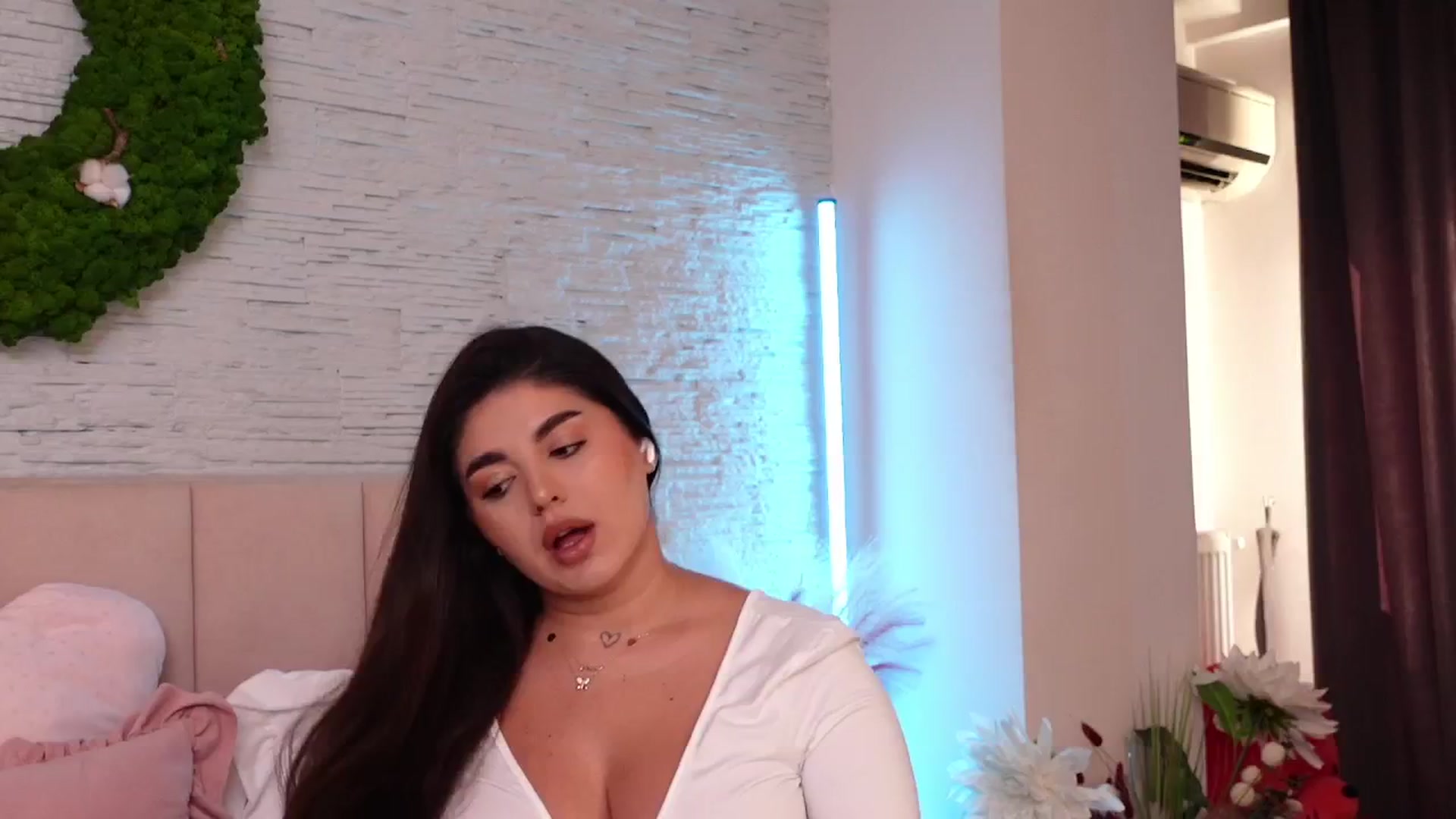 Gallery image thumbnail from RachelS's myfreecams stream on, 06/27/2025, 07:39 image 1 of 20