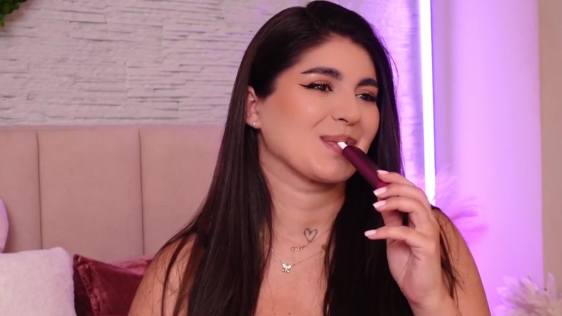 Gallery image thumbnail from RachelS's myfreecams stream on, 07/04/2025, 07:08 image 6 of 20