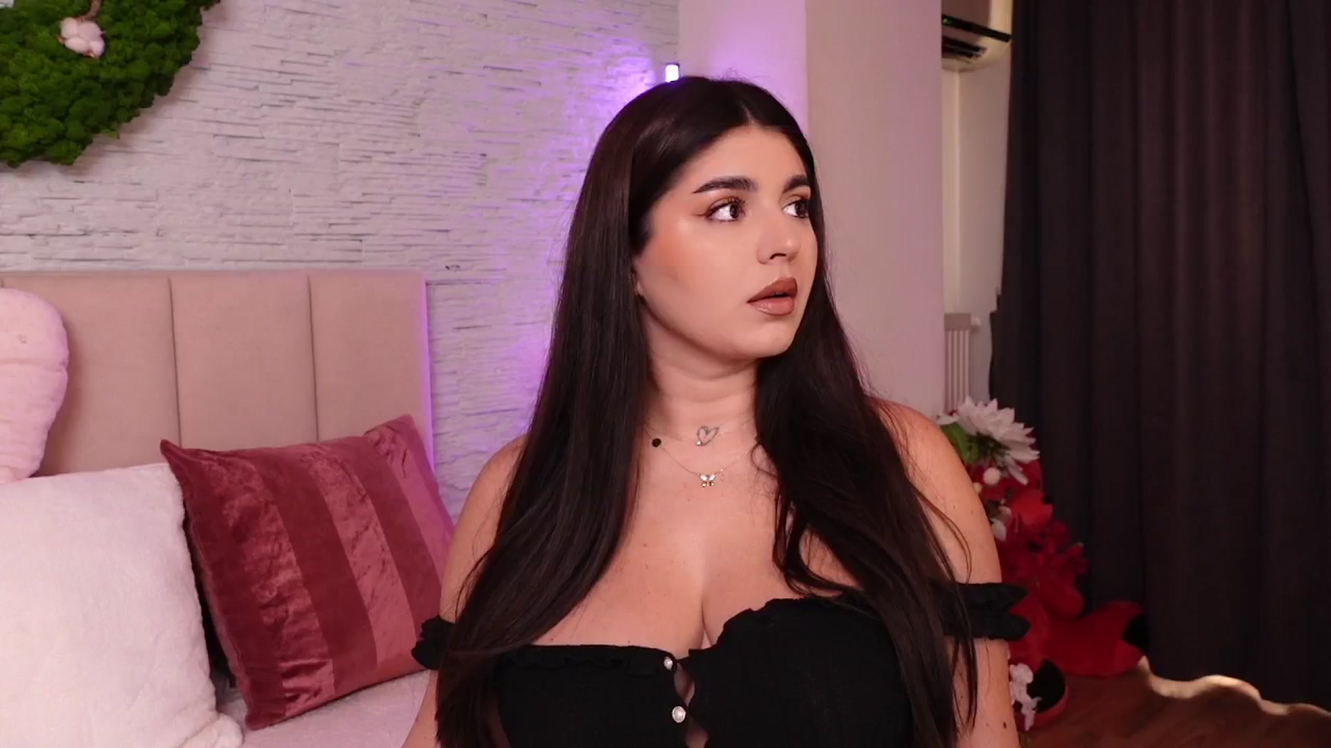 Gallery image thumbnail from RachelS's myfreecams stream on, 07/09/2025, 06:05 image 12 of 20