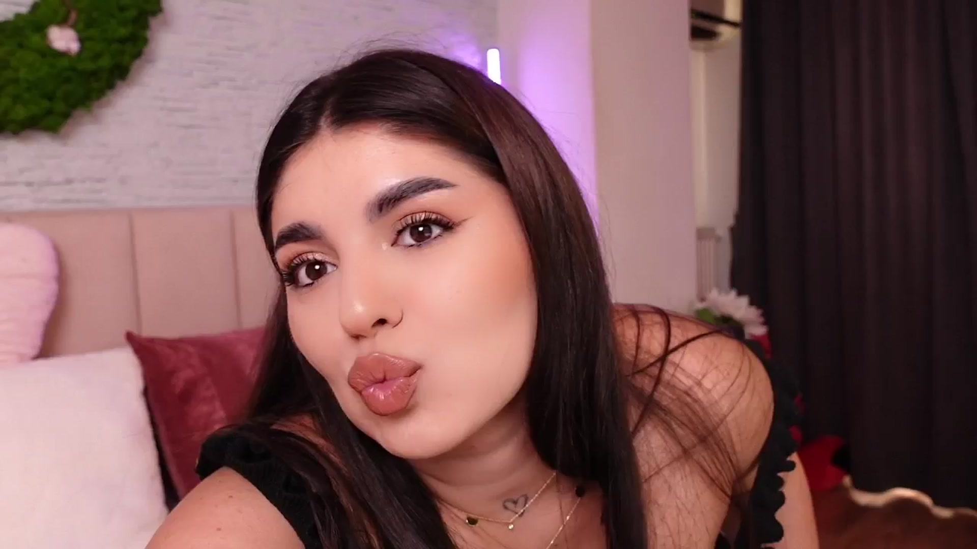 Gallery image thumbnail from RachelS's myfreecams stream on, 07/09/2025, 06:05 image 7 of 20