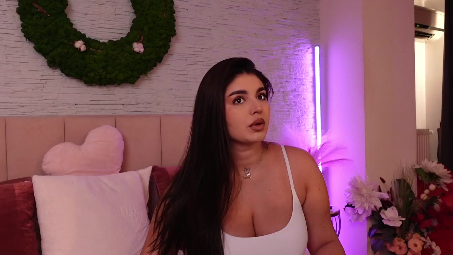 Gallery image thumbnail from RachelS's myfreecams stream on, 07/17/2025, 07:09 image 3 of 20