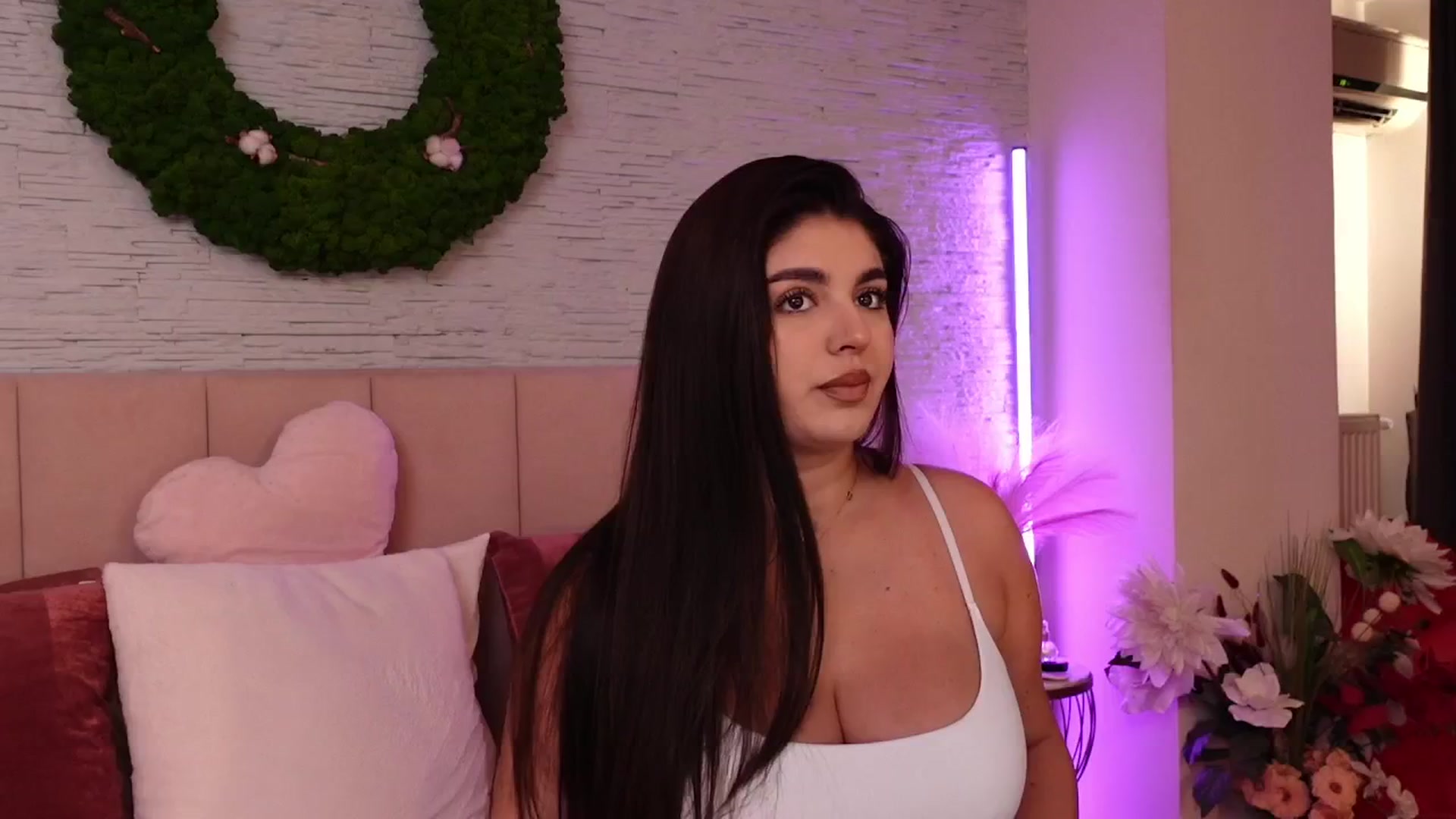 Gallery image thumbnail from RachelS's myfreecams stream on, 07/17/2025, 07:09 image 6 of 20