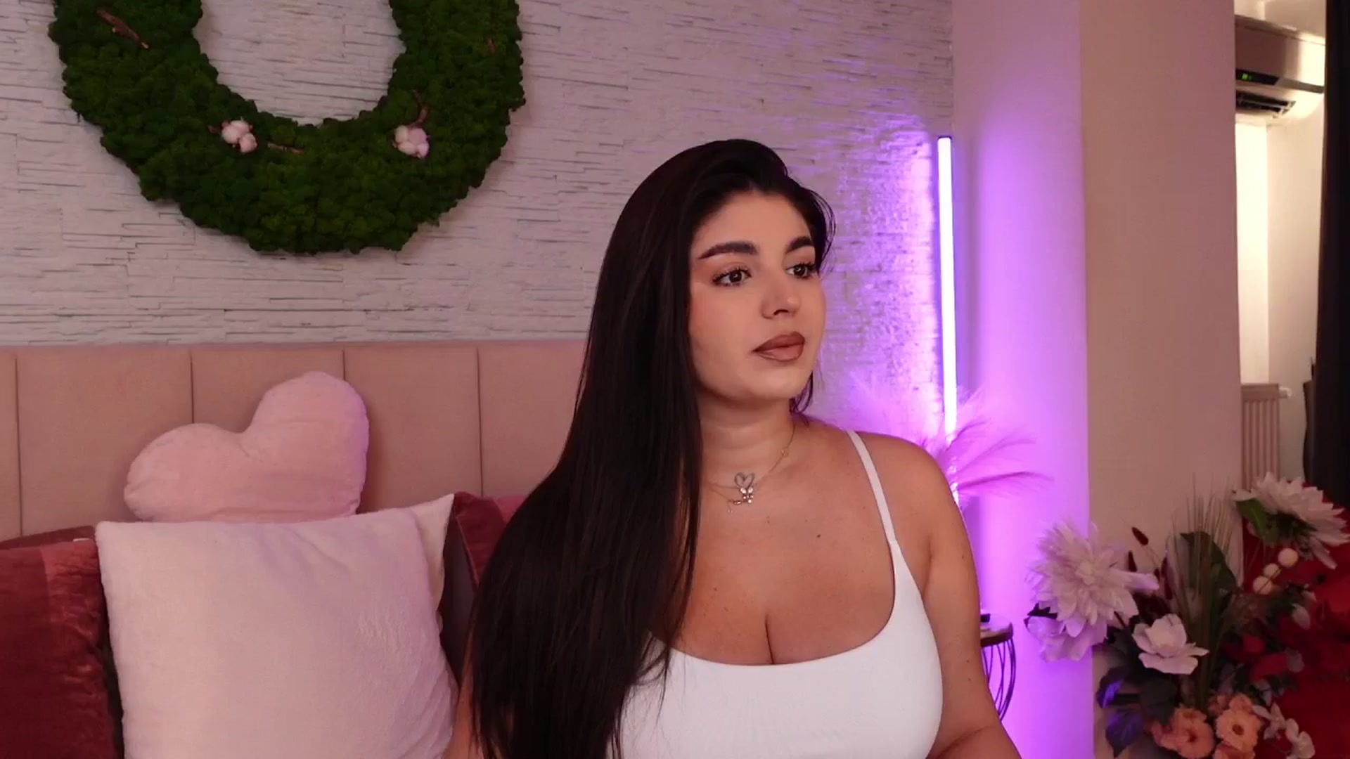 Gallery image thumbnail from RachelS's myfreecams stream on, 07/17/2025, 07:09 image 4 of 20
