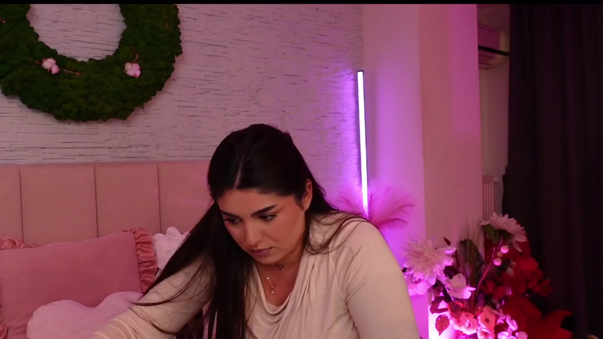 Gallery image thumbnail from RachelS's myfreecams stream on, 10/21/2025, 05:52 image 2 of 20