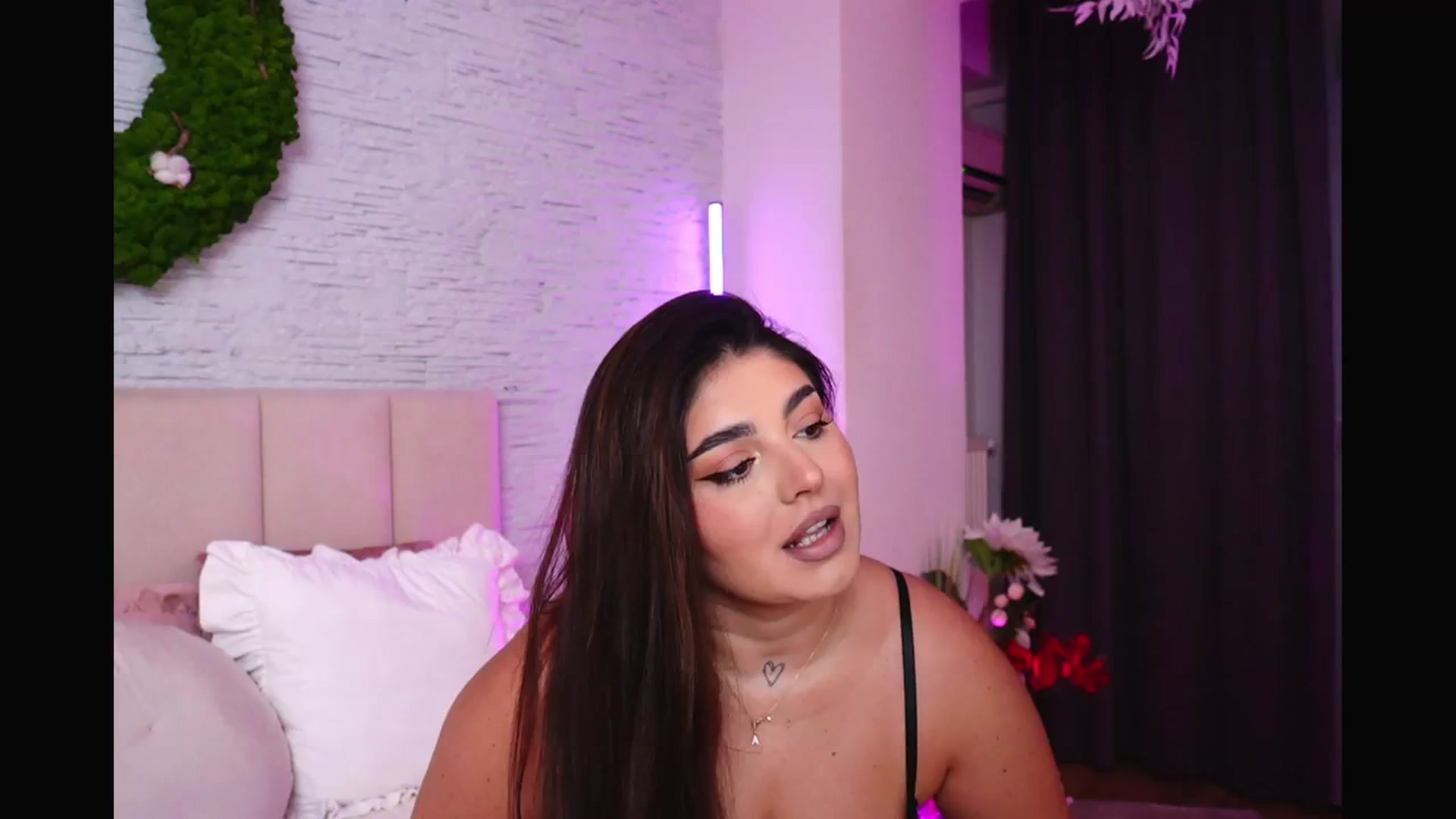 Gallery image thumbnail from RachelS's myfreecams stream on, 01/25/2026, 05:54 image 16 of 20