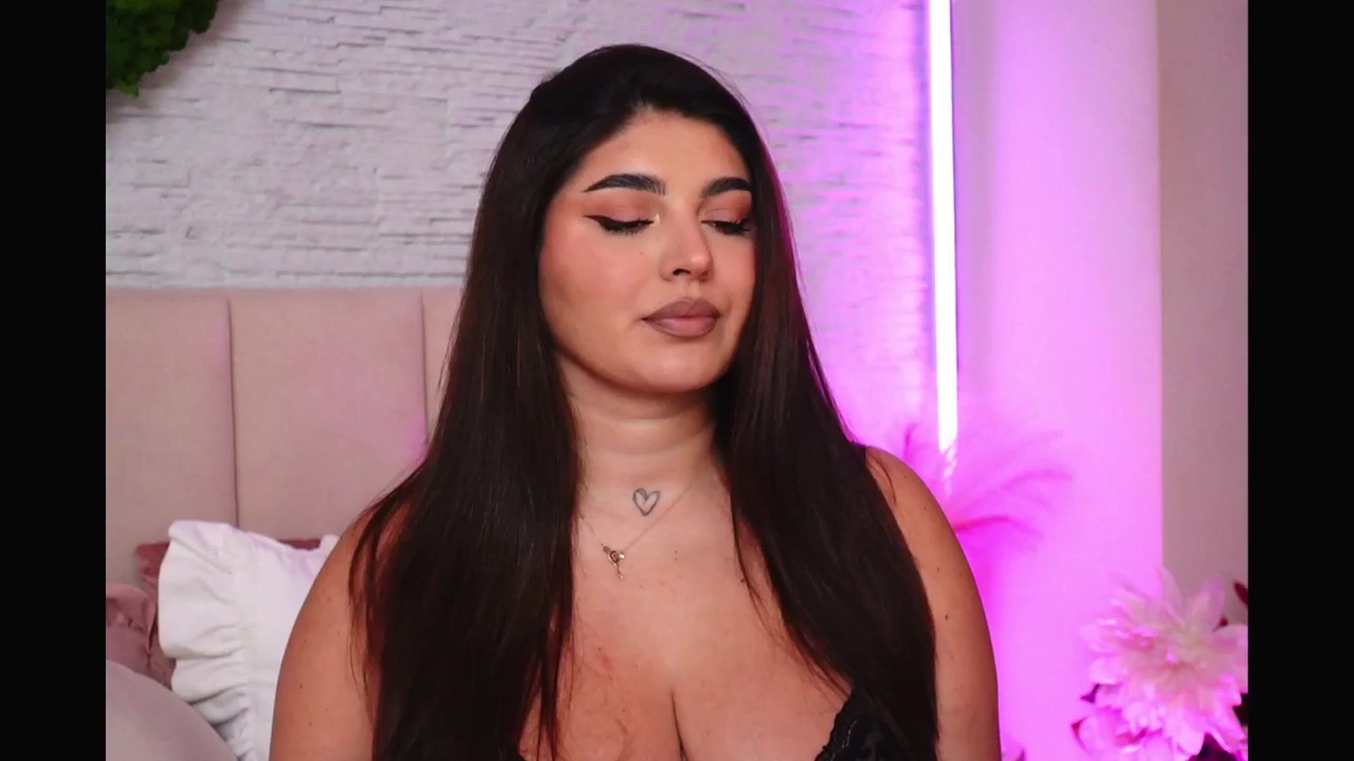 Gallery image thumbnail from RachelS's myfreecams stream on, 01/25/2026, 06:23 image 3 of 20