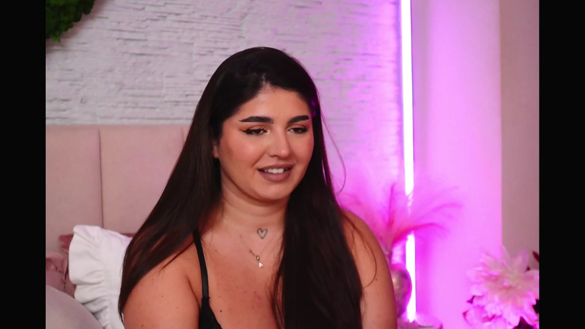 Gallery image thumbnail from RachelS's myfreecams stream on, 01/25/2026, 06:23 image 16 of 20