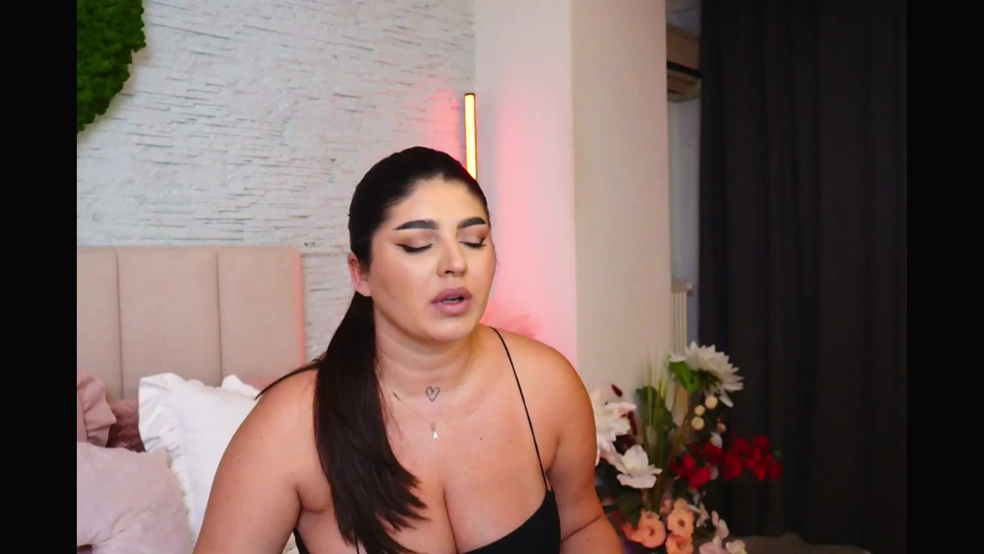 Gallery image thumbnail from RachelS's myfreecams stream on, 01/26/2026, 12:12 image 14 of 20