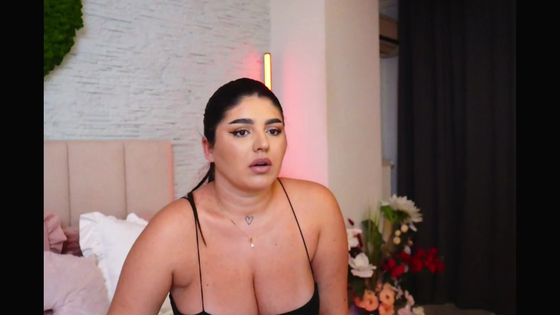 Gallery image thumbnail from RachelS's myfreecams stream on, 01/26/2026, 12:12 image 11 of 20