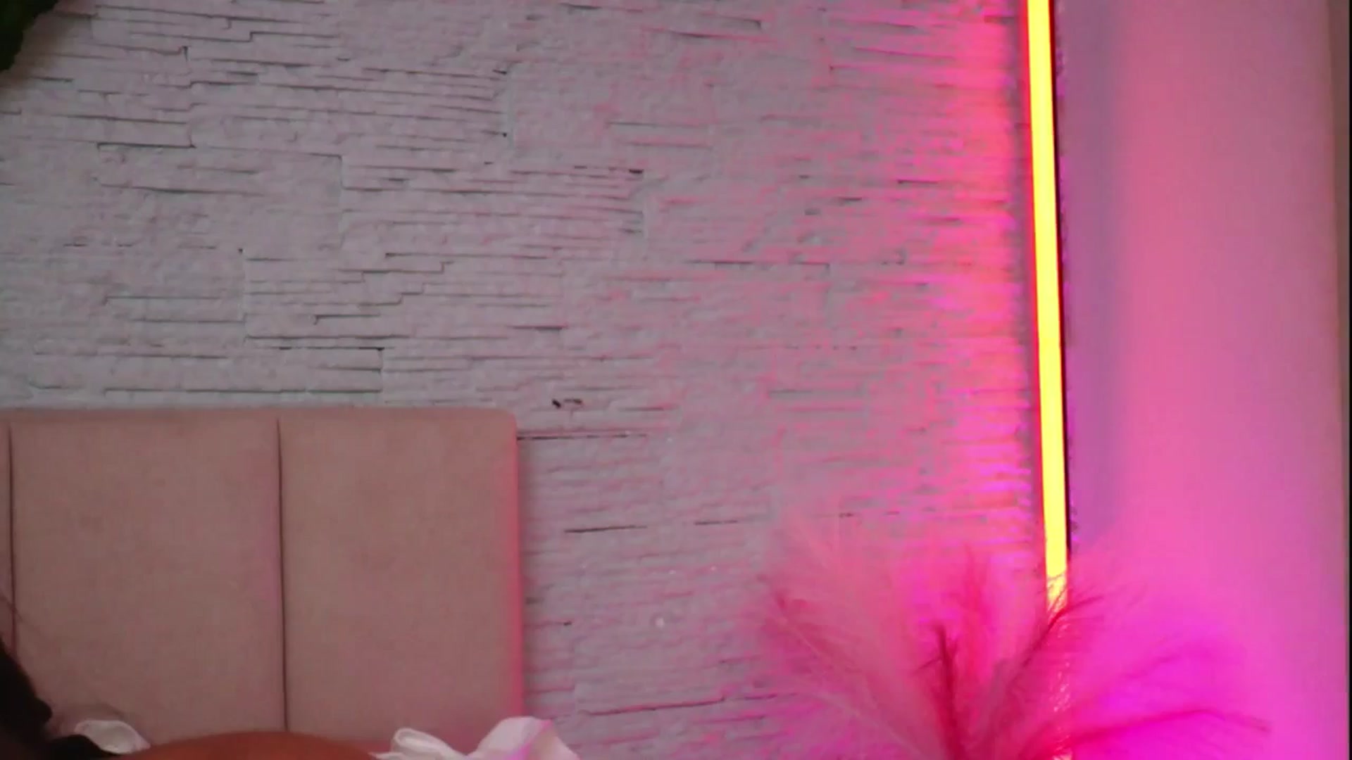 Gallery image thumbnail from RachelS's myfreecams stream on, 02/04/2026, 06:43 image 8 of 20
