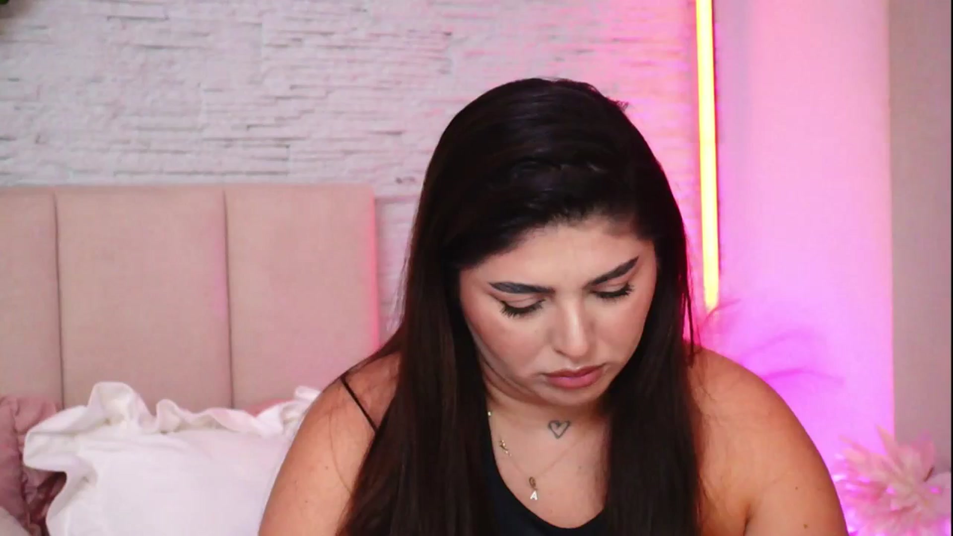 Gallery image thumbnail from RachelS's myfreecams stream on, 02/04/2026, 07:58 image 7 of 20