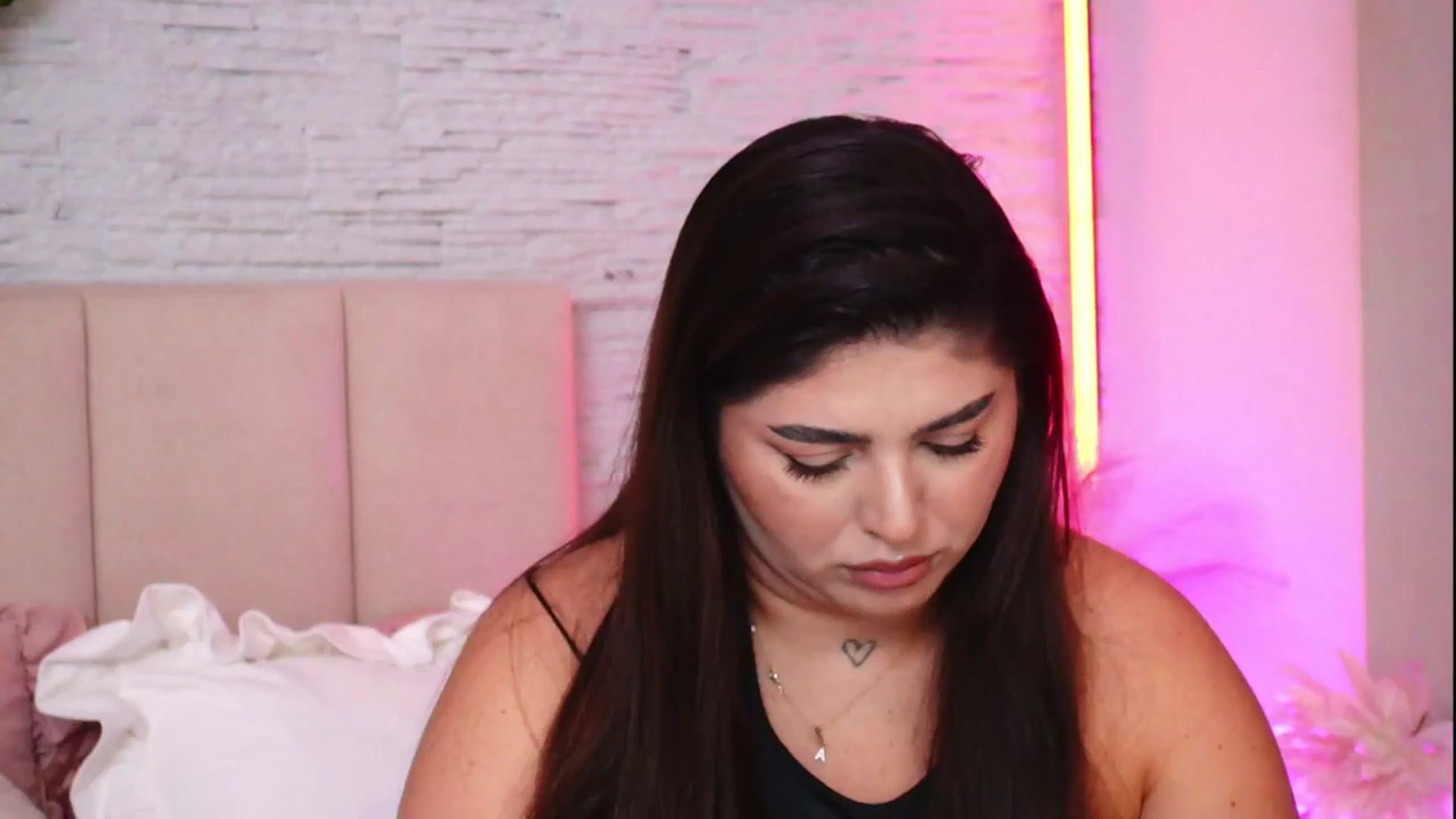 Gallery image thumbnail from RachelS's myfreecams stream on, 02/04/2026, 07:58 image 8 of 20